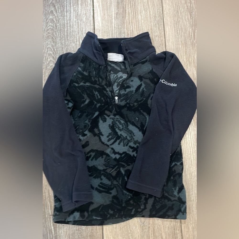 Columbia Charcoal and Black Fleece 1/2 zip pullover